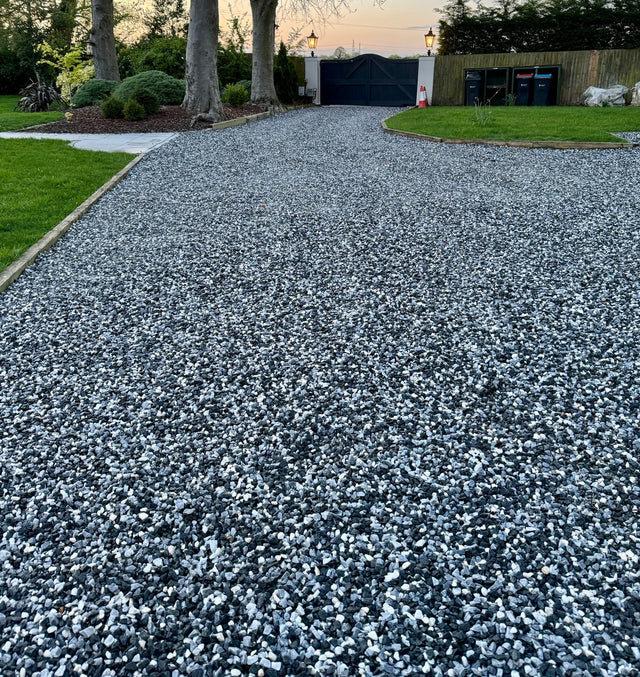 Black Ice Gravel Chippings - Dandy's Topsoil & Landscape Supplies