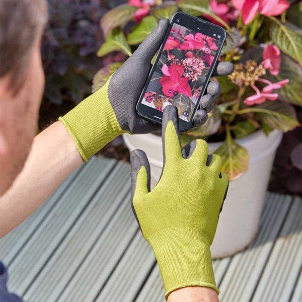 ouchScreen Outdoor Gloves L9: large-sized multi-task garden gloves with smart touch fingertips for phone use while gardening