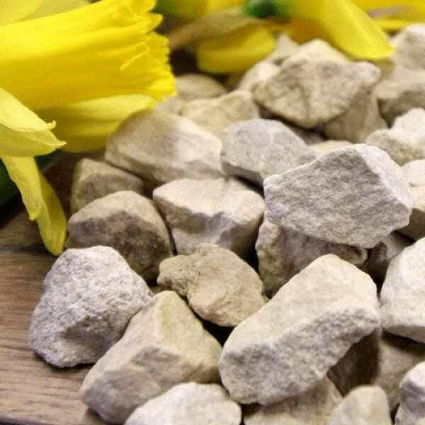 Cotswold Buff Gravel Sample - Dandy's Topsoil & Landscape Supplies