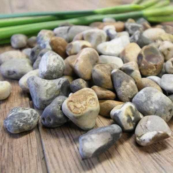 Pearl Grey Gravel Sample - Dandy's Topsoil & Landscape Supplies