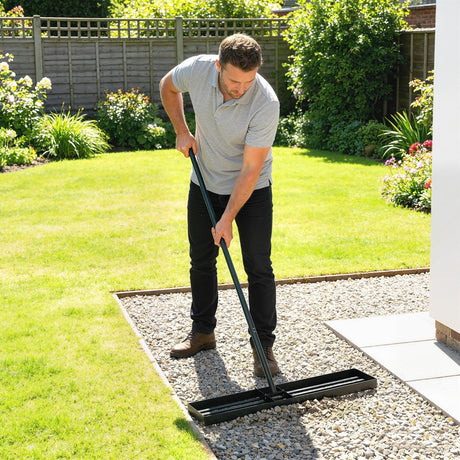 Outsunny Lawn Levelling Rake, 76 x 26 cm Lawn Leveller Lute with 169 cm Handle for Grass Soil Sand Yard Golf Course - Dandys Landscape Supplies